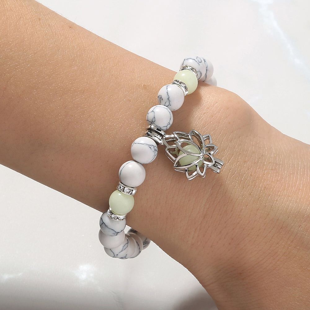 Bracelet Lumineux Howlite et Lotus - Harmonie et Sérénité